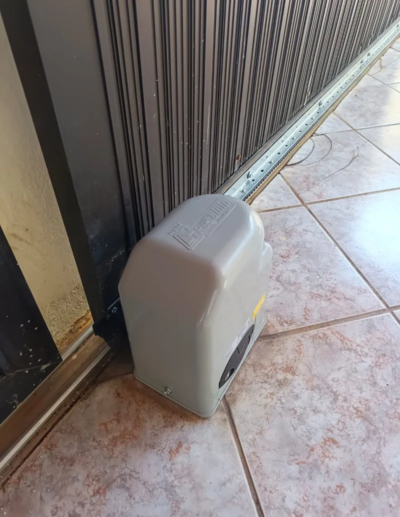 Ajuste técnico de motor de portão
